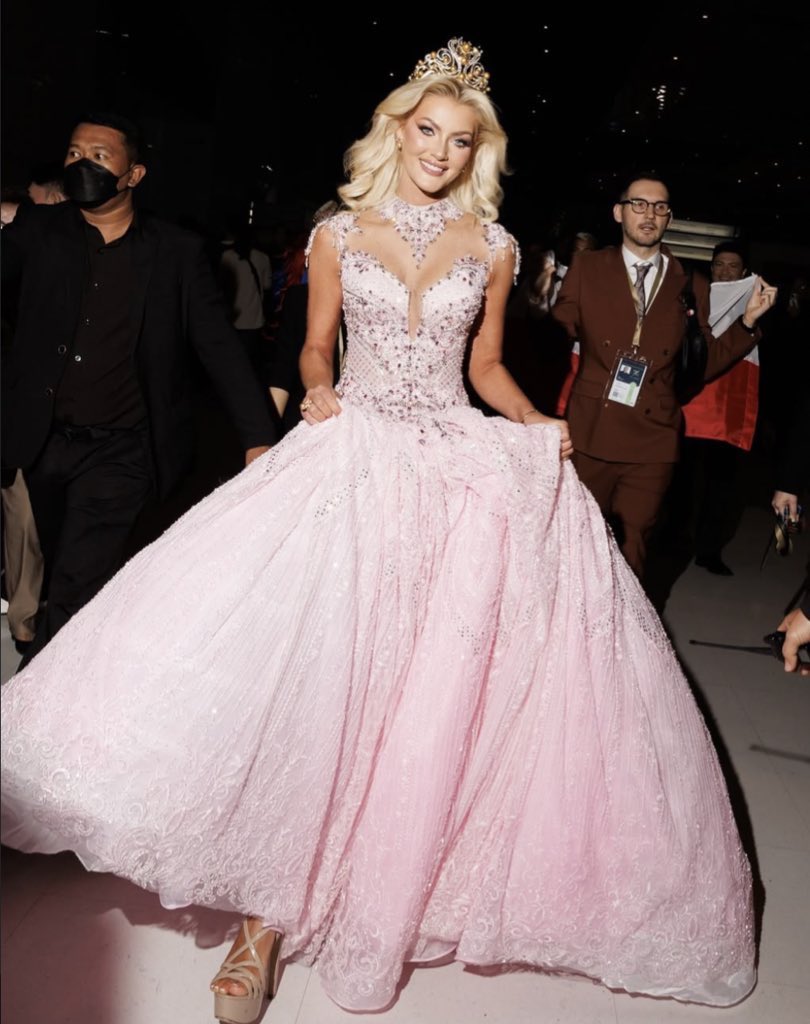 Se despide una de las Miss Universo más bellas de la historia, la barbie Victoria de Dinamarca.
#MissUniverse