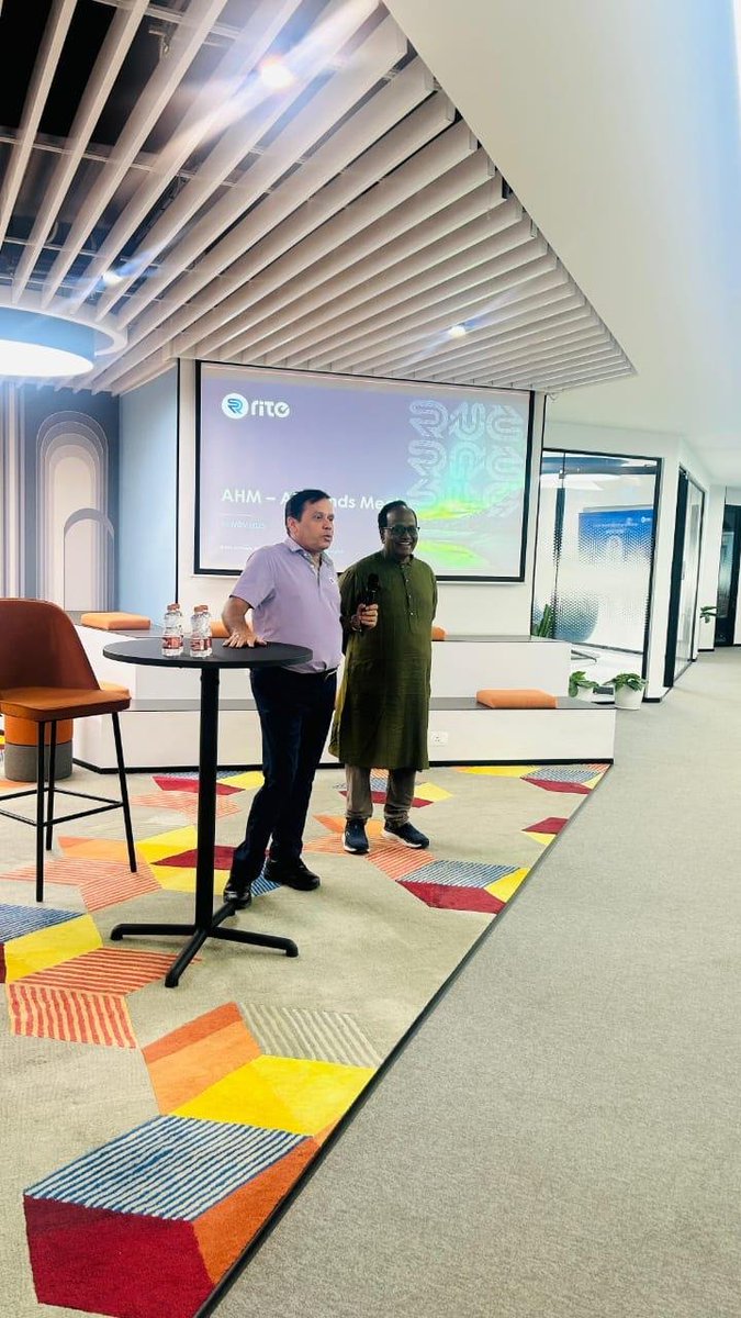 rite_software's tweet image. Veteran entrepreneur, technologist, and innovator Shri J.A Chowdary,addressing Rite Software employees.