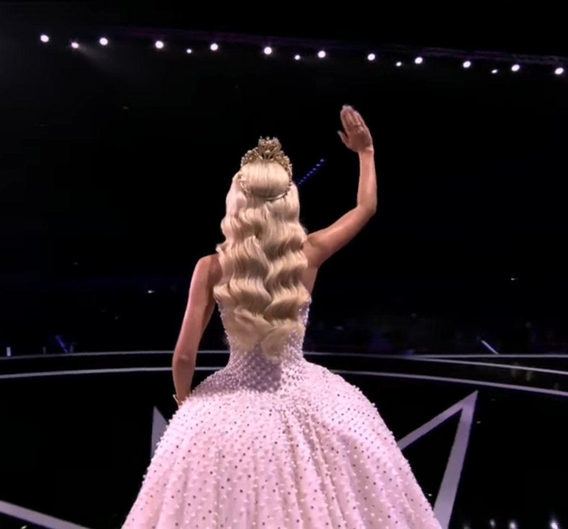 una barbie 

#MissUniverse