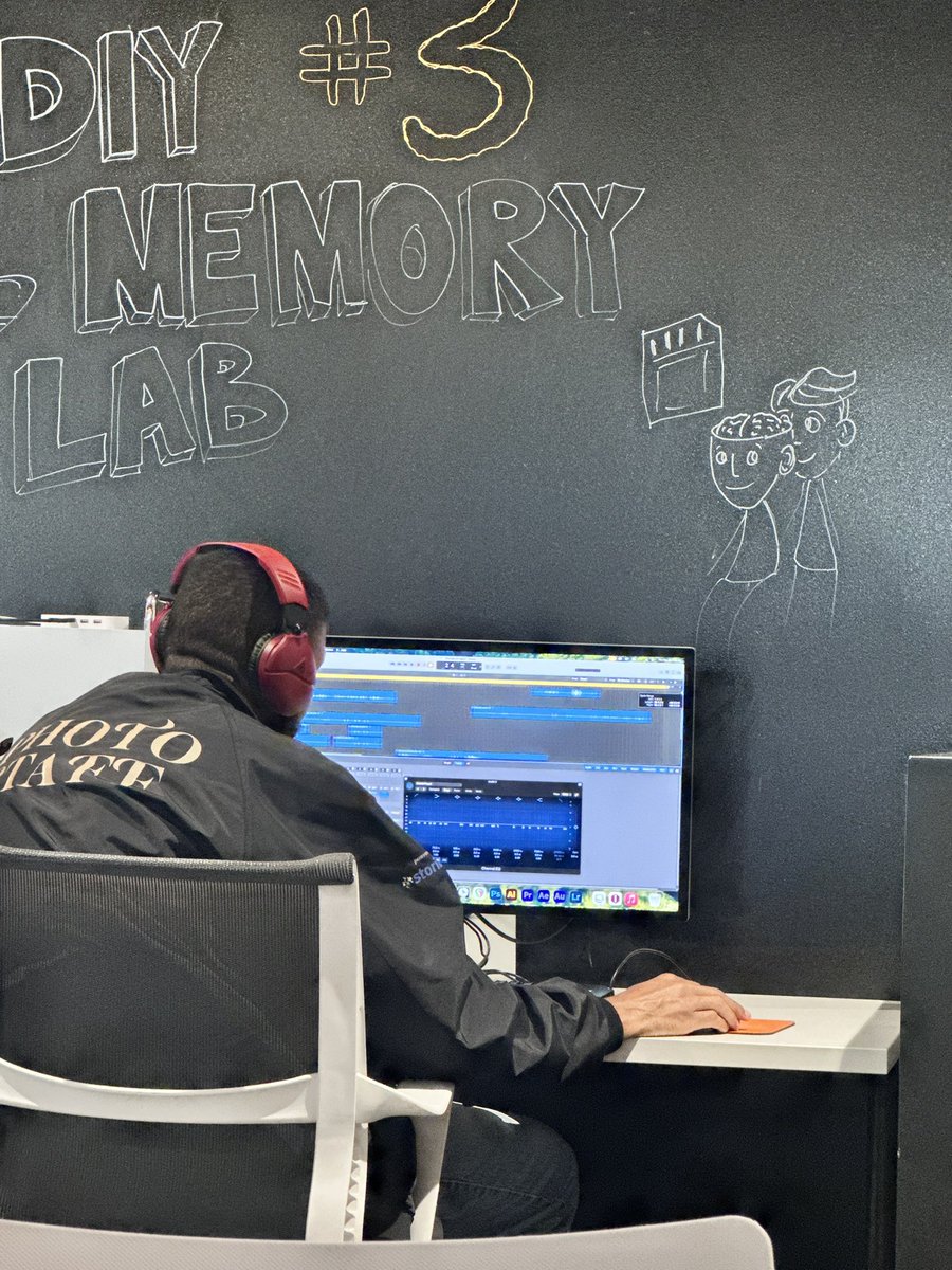 bentevviolet's tweet image. the lirbary is kinda #useful asf