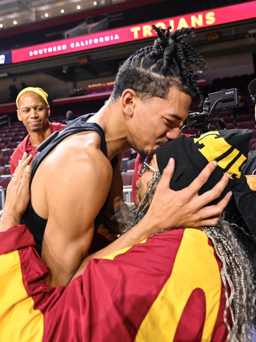 🎉 SURPRISE 🎉

<a href="/ChadBaker2700/">Chad Baker-Mazara</a>’s parents flew in from the Dominican Republic to support him at tonight’s game 🥹