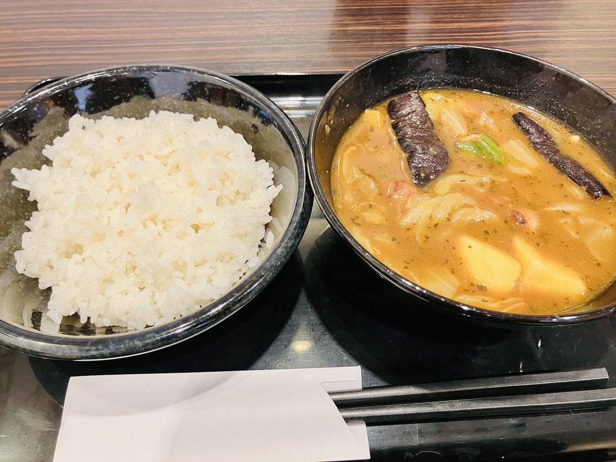 お昼ご飯🍛
カレーを食べます😋
