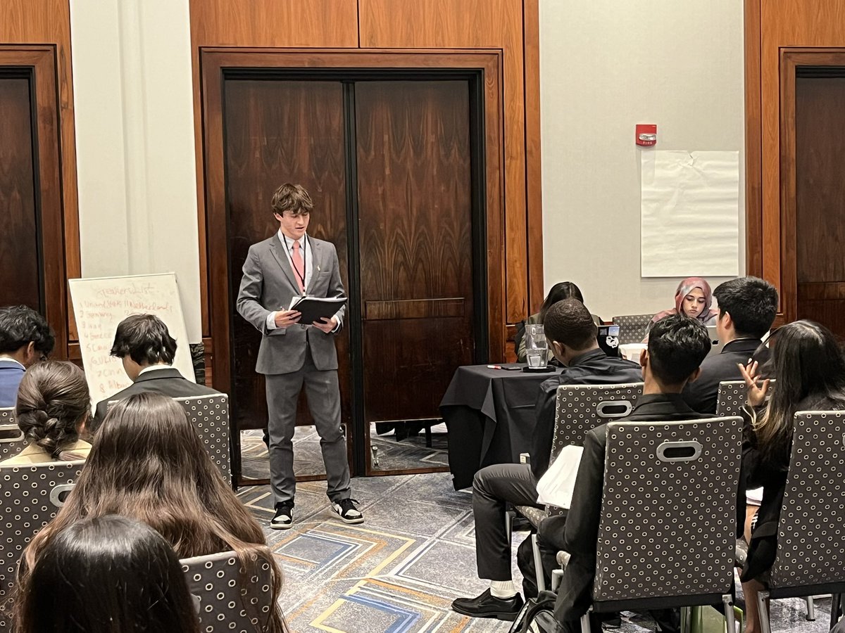 HMHSmodelUN's tweet photo. Thursday evening committee session at Rutgers Model UN. 🇺🇸🇺🇸🇺🇸 https://t.co/3wov02Bgl3