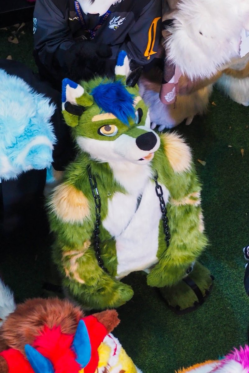 Smol devil
#FursuitFriday #BKB2025