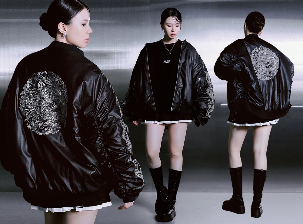 Tm3Official's tweet image. ⛓️
#RT이벤트

곤룡포 항공점퍼 레더ver 출시기념 이벤트

사이즈: S-2XL
예약할인가: 159,000원

부드럽고 유연한 프리미엄 인조가죽을 
사용하여 가죽 특유의 질감을 살리면서
따뜻하고 탄탄한 완성도를 가진 자켓으로
탄생했습니다.

🖤제품은 11/26 수요일 오후3시
본사몰에서 선착순 예약할인가로…