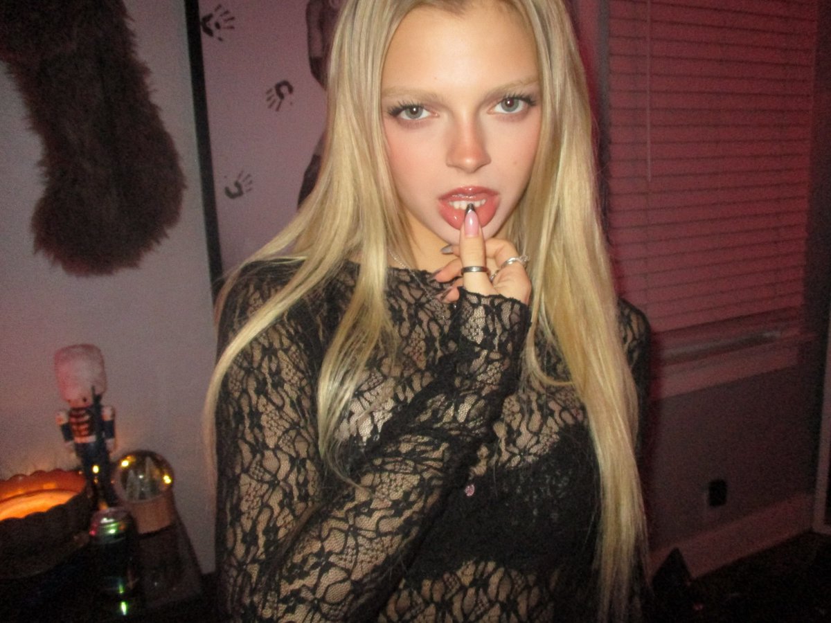 PreludeNews's tweet image. 📸 | Emily Instagram update!

#prelude_thefinalpiece