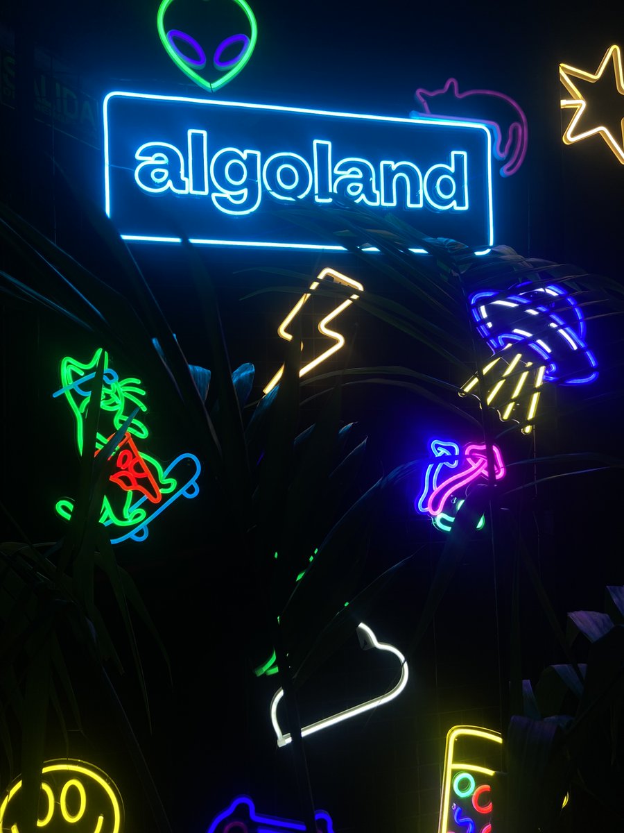 Sarah-Maria tweet media