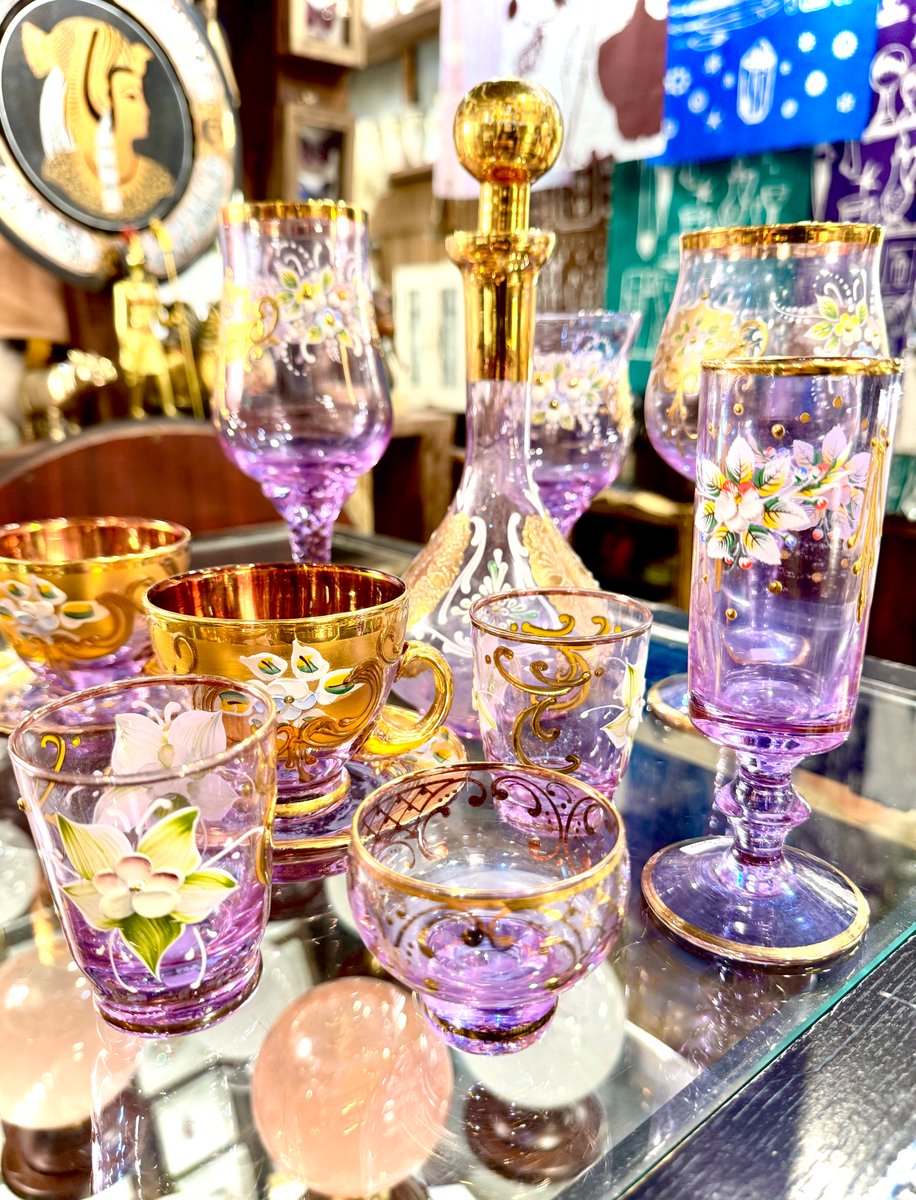 薄紫色の花瓶 　アレキサンドライト　サインアリ　変色ガラス　28cm お値下げ中 薄紫色の花瓶 アレキサンドライト サインアリ 変色ガラス 28cm お