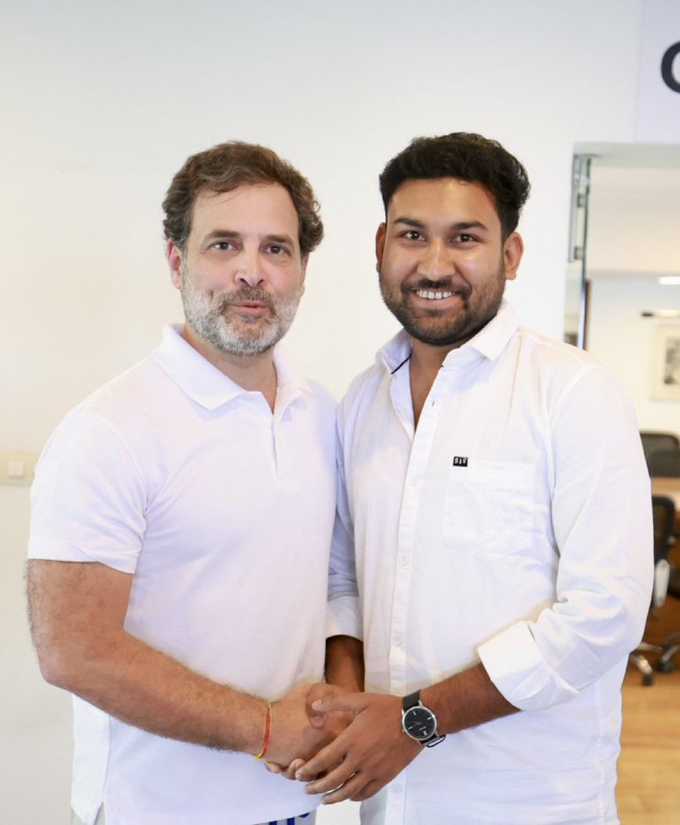 Rashmi22302711's tweet image. अभिव्यक्ति की आजादी पर प्रतिबंध 🚨

हमारे जुझारू कांग्रेस के बब्बर शेर @ghoshi_manjeet को नरसिंहपुर के तेंदूखेड़ा की पुलिस सुबह सुबह उठाकर ले गई 😡

कारण -“सरकार के खिलाफ आवाज उठाना”

तानाशाही नहीं चलेगी 😡