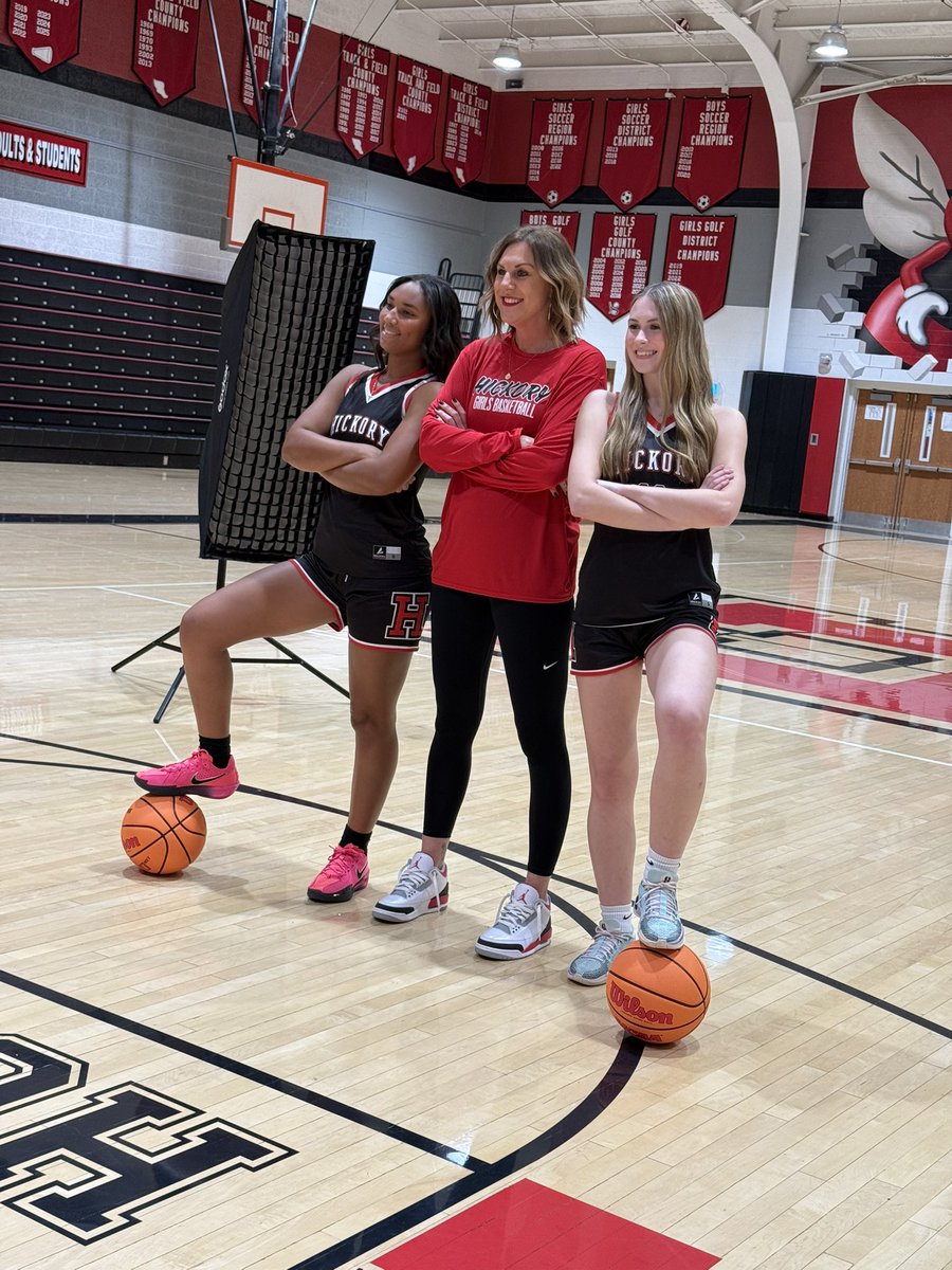 hickorygbb's tweet photo. Media day! ❤️🖤📸

Thanks @learystudio! https://t.co/yQR4JLJGZ0