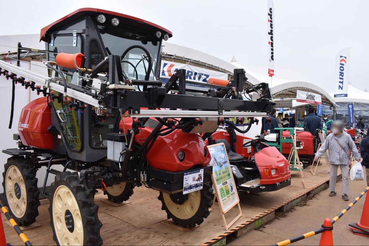 denfaminicogame's tweet image. 『ファーミングシミュレーター』の展示イベントだと聞いて秋田に行ったら、めっちゃ「ガチ」な農業のお祭りだった
news.denfaminicogamer.jp/kikakuthetower… #PR

・明治11年から戦時中も休まず140年間続く
・総来場者数は約60万人（TGSの倍以上）
・来場者、ゲームでも農機の扱いがめっちゃうまい（みんなプロなので）