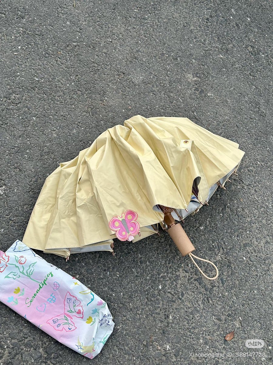 964billion's tweet photo. the cutest umbrella for rainy days☔️ https://t.co/tJe5wyXX6g
