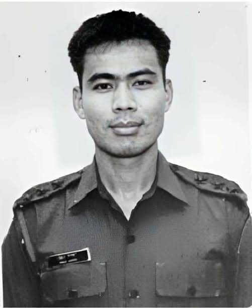 কাৰ্গিল যুদ্ধত দেশৰ হকে প্ৰাণ আহুতি দিয়া অসম গৌৰৱ Captain জিন্টু গগৈৰ আজি পুণ্যতিথি । বিশেষ দিনটোত বীৰ শ্বহীদ গৰাকীলৈ জনাইছোঁ একাজলি শ্ৰদ্ধাঞ্জলি  l 🇮🇳🙏
#CaptainJintugogoi #martyr #kargilwar #BirthAnniversary