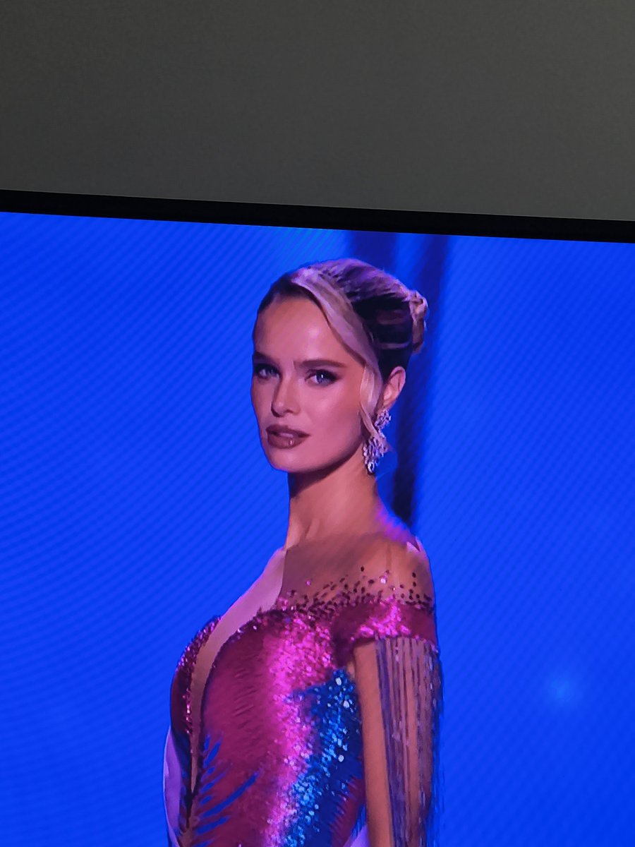 Pipe_ql's tweet image. Mira esa cara en que cabeza cabe no pasarla al top 5.
Mil millones de graciass Inna 🇨🇱
#InnaMoll #ROBO