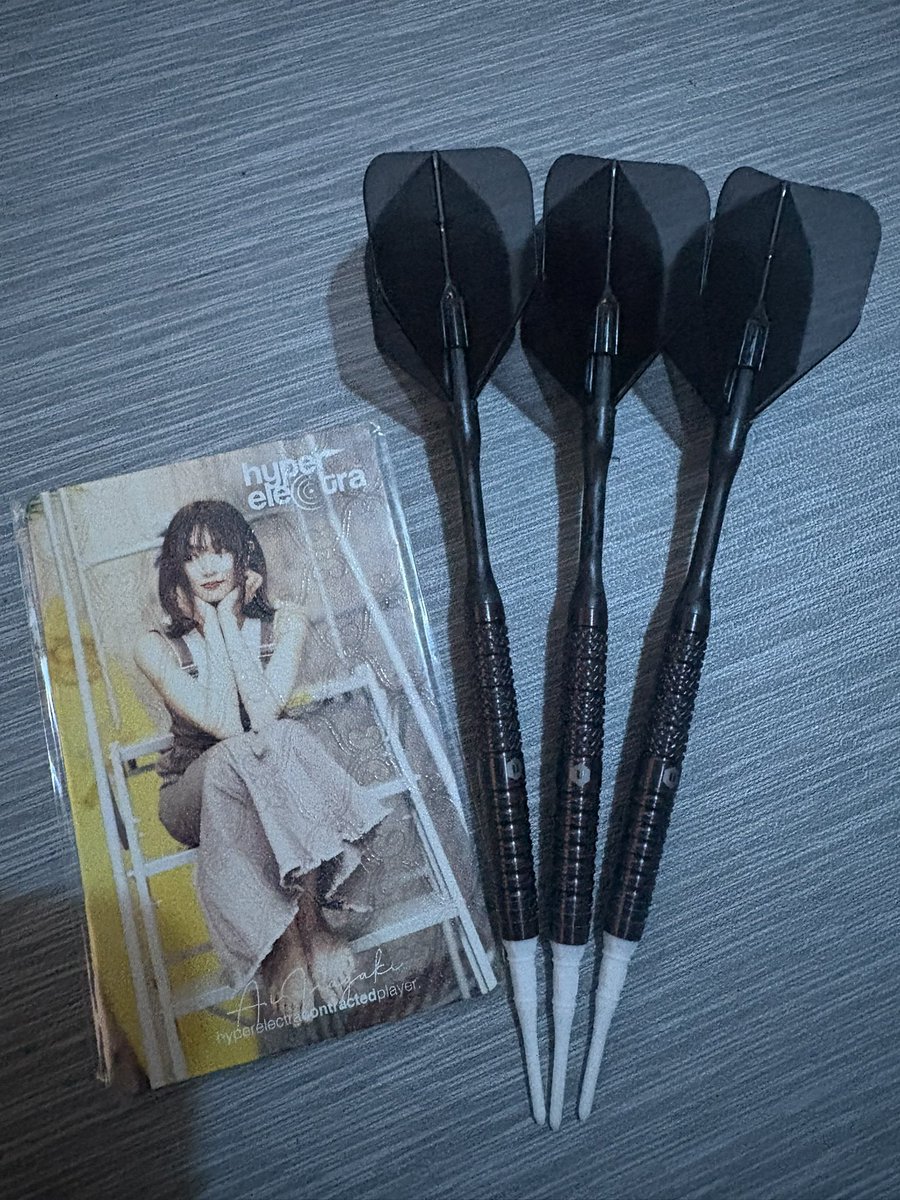 JRam555's tweet photo. @inagaki_ai バレル→
unicorn Abyss
AI INAGAKI

シャフト→
L-style Carbon Slim 300

フライト→
L-style FANTOM L3 ブラッククリア

チップ→
L-style Premium Lip point

バックアップカード
AI INAGAKI Hyper Electra ダーツライブ https://t.co/qkFS3nnueh