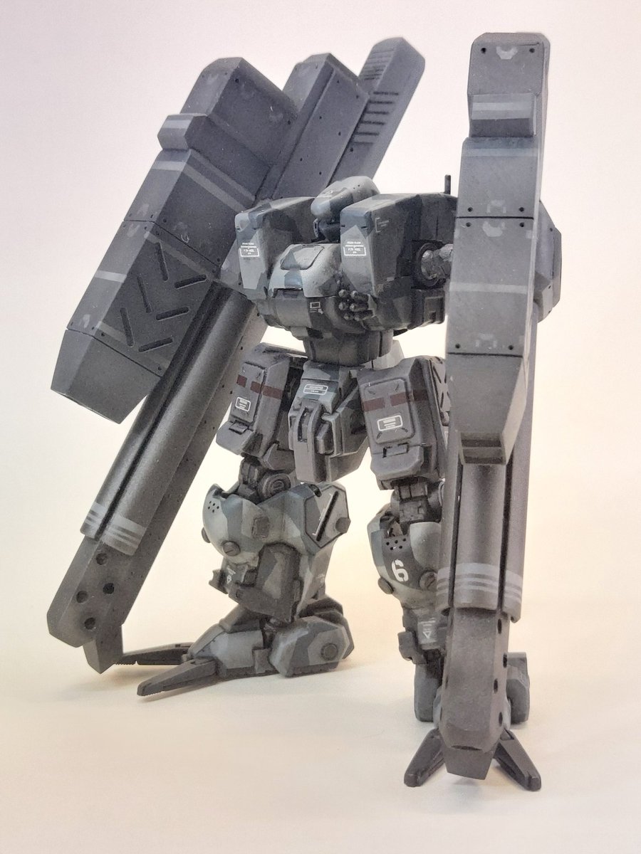 #プラモを見せあって金曜日を乗りきろう