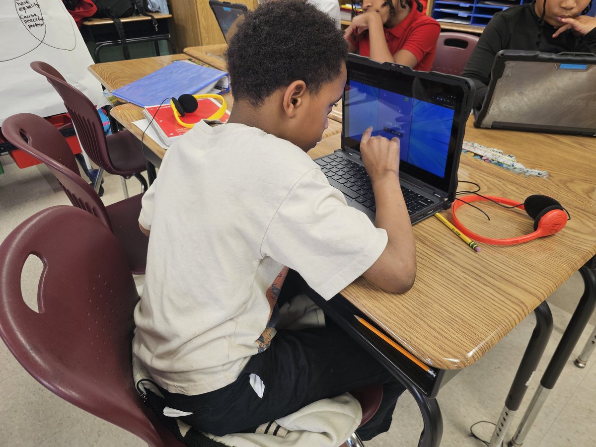 APSITDavid's tweet image. Had a blast running 99 Math with the 3rd graders @APSKimberly Big thanks to Ms. McClendon and Mrs. Rose for letting me join your classrooms. Such fun and energetic groups! 🔢💻 #UndeniableImpact