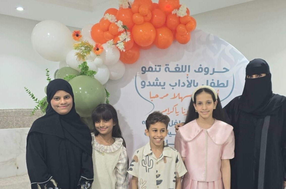 shawgiyah123's tweet photo. تستديم رحلة الحضارة بمشاركة الشعوب نهضتها، ومن #الكتاب حفظ التاريخ إنسانيتها.
أشارك اليوم نخبة من رواد الثقافة والنقد والأدب ضمن جناح #وزارة_الثقافة في #معرض_الكويت_الدولي_للكتاب_2025 في ندوة (أدب الأطفال واليافعين من الخليج تبدأ الحكاية) والطفل بطل الرواية #اليوم_العالمي_للطفل https://t.co/4ql1vyJbWc