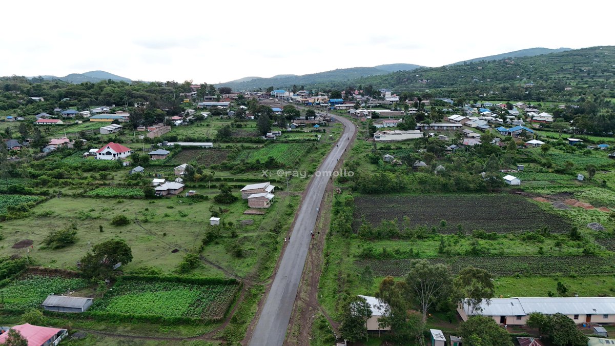 ray_omollo's tweet image. Progress on the 74-kilometre Mbita–Sindo–Kiabuya–Sori Road is steadily advancing, bringing renewed optimism to communities across Homa Bay and Migori counties. 

Upon completion, the upgraded bitumen-standard road will open up a vital transport corridor linking fishing towns,…