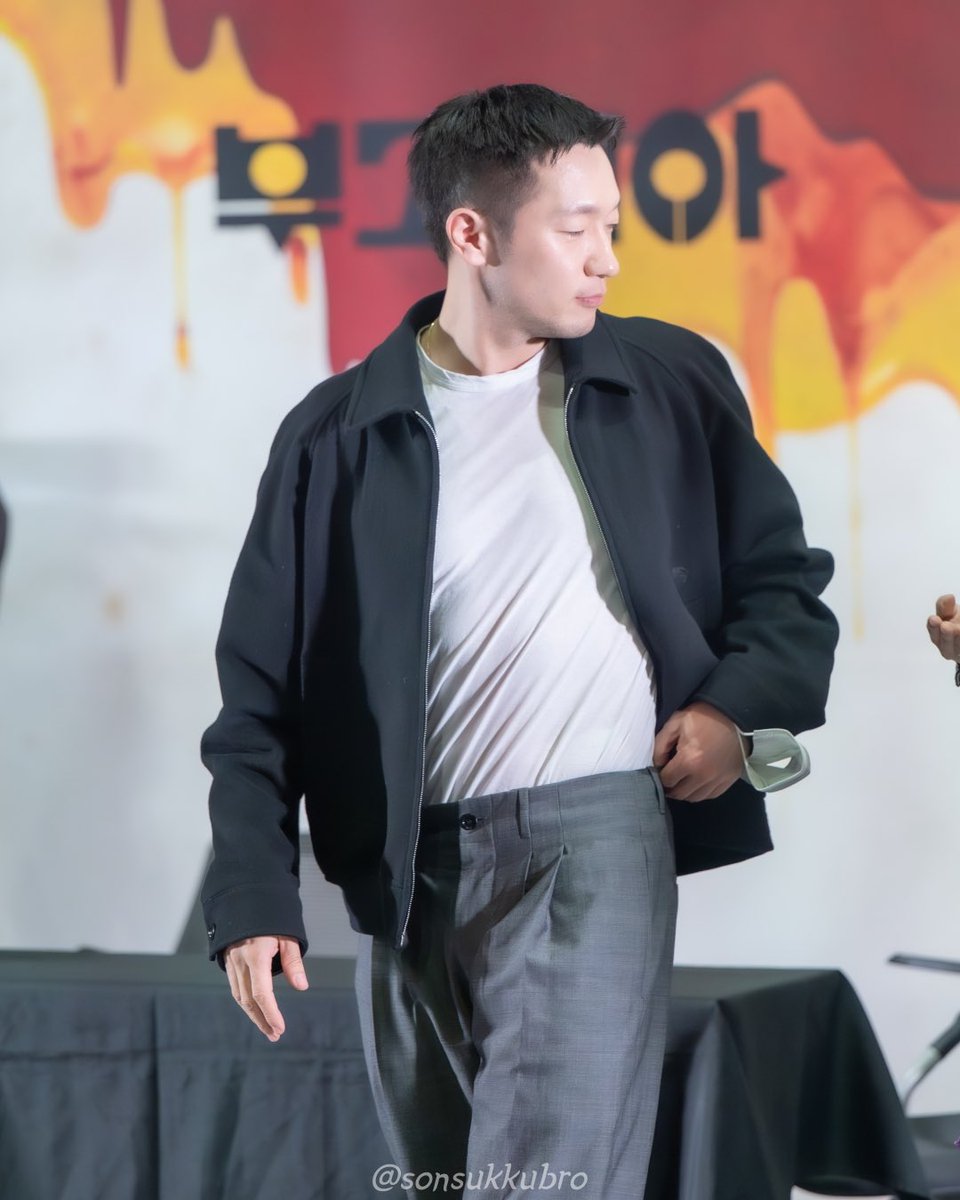 sonsukkubro's tweet image. 251119. 머리가 손석구빨
#손석구 #sonsukku #부고니아gv