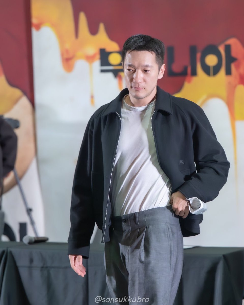 sonsukkubro's tweet image. 251119. 머리가 손석구빨
#손석구 #sonsukku #부고니아gv