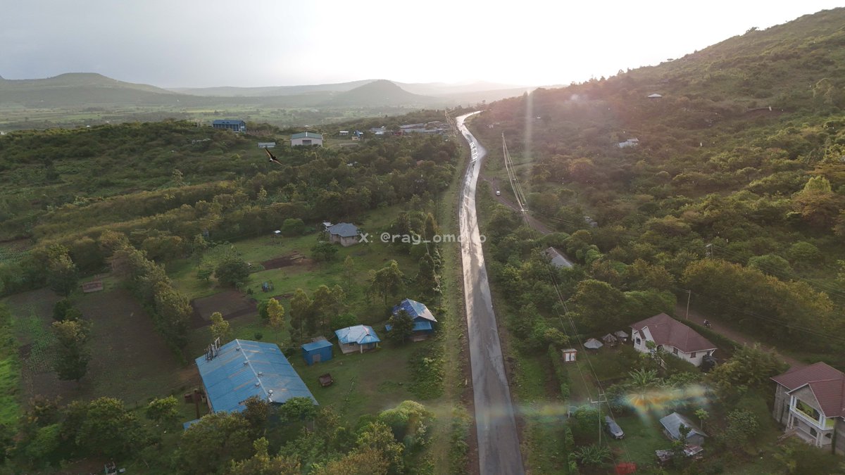 ray_omollo's tweet image. Progress on the 74-kilometre Mbita–Sindo–Kiabuya–Sori Road is steadily advancing, bringing renewed optimism to communities across Homa Bay and Migori counties. 

Upon completion, the upgraded bitumen-standard road will open up a vital transport corridor linking fishing towns,…