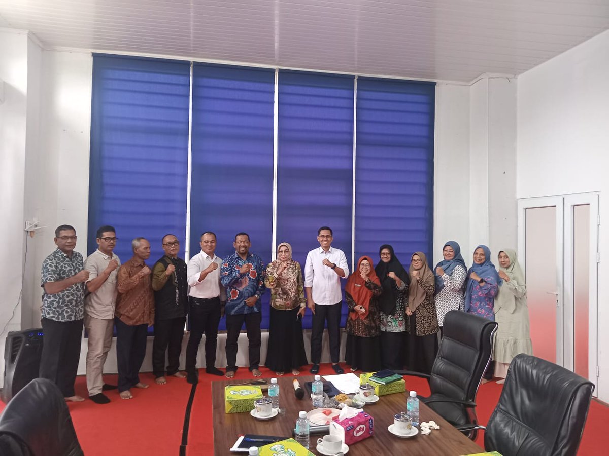 ppi_pusong's tweet image. #SahabatBahari, Kegiatan Rakor Tindak Lanjut Keramba Jaring Apung (KJA) yang berada di dalam kolam @ppi_pusong. Kegiatan ini diharapkan dapat memberikan solusi terbaik baik bagi pemerintah dan juga masyarakat pembudidaya. Bersama Kita Bisa 💪
@DkpAceh 

📷@asmadi_st