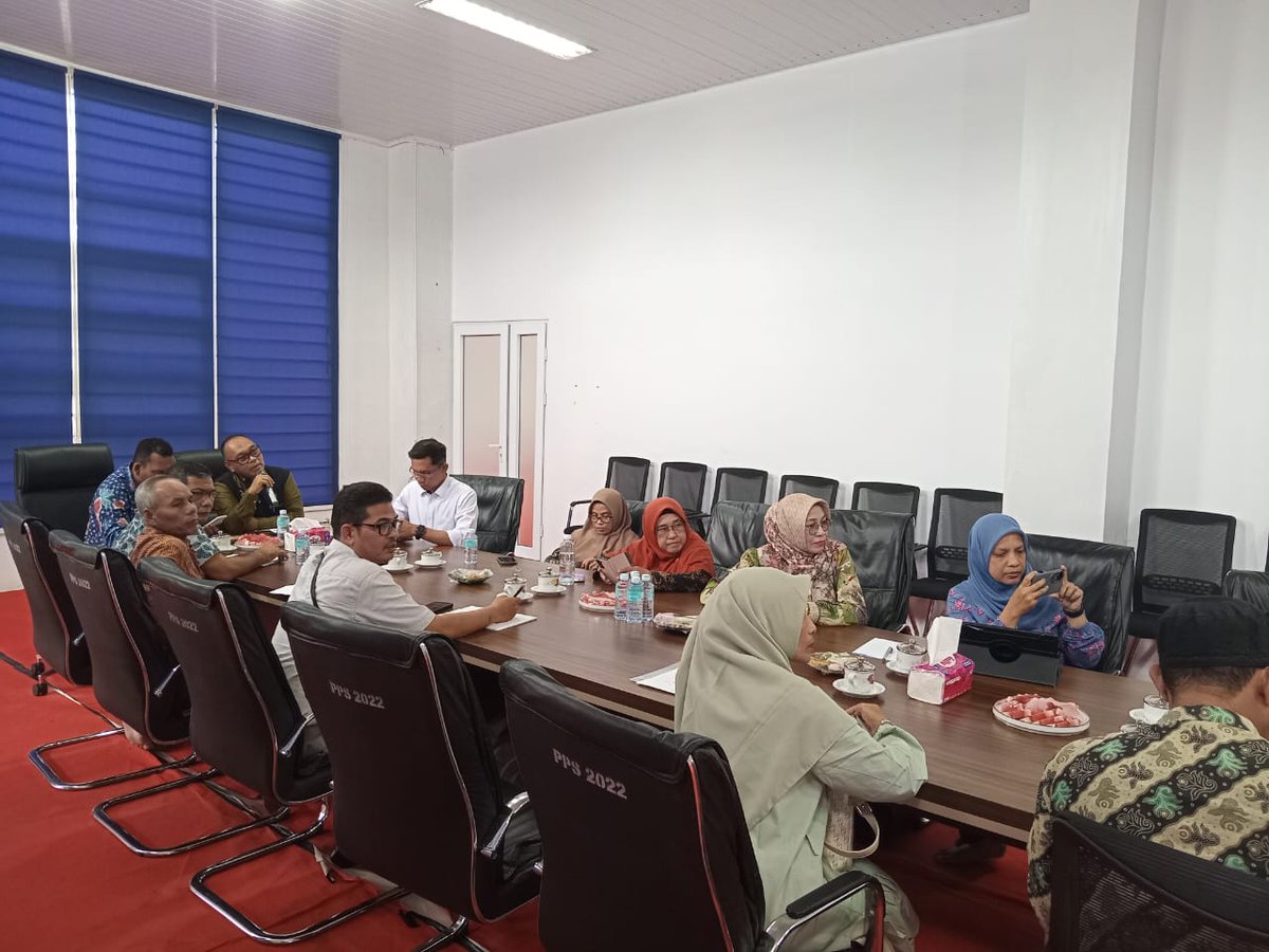 ppi_pusong's tweet image. #SahabatBahari, Kegiatan Rakor Tindak Lanjut Keramba Jaring Apung (KJA) yang berada di dalam kolam @ppi_pusong. Kegiatan ini diharapkan dapat memberikan solusi terbaik baik bagi pemerintah dan juga masyarakat pembudidaya. Bersama Kita Bisa 💪
@DkpAceh 

📷@asmadi_st