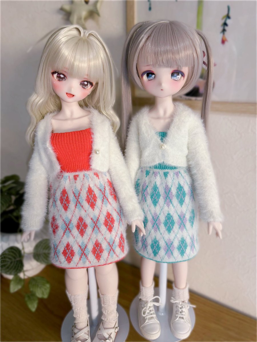 仙台に持っていく新作です！
バイカラーセットと配色を一緒にしているので、いろんな組み合わせで着用できます💕（後でお写真載せます）
今回はヘッドを外さずに着られるように、チューブトップのワンピースとカーディガンにしました☺️

#アイドール仙台
#MDD 
#knitly_doll