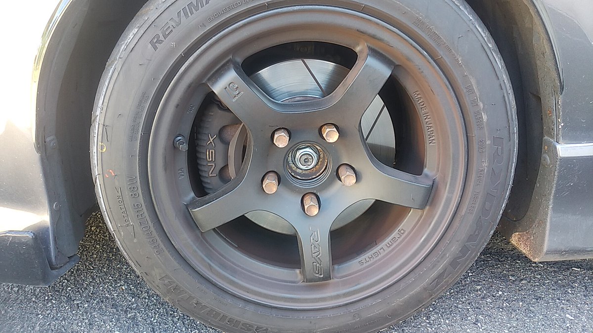 NoREGRETzero's tweet image. アルミナット否定派の皆様へ
僕はかれこれ10年位このﾅｯﾄでｻｰｷｯﾄ走ってます。
ﾀｲﾔが外れる事は勿論、緩んだ事も無いです。
ただしﾄﾙｸ管理は走行前にしてます。ﾅｯﾄがﾀﾞﾒになる可能性があるのでｱﾀｯｸ中は増し締めしてません。
熱膨張してる時に締めるからﾀﾞﾒなんだと思います。