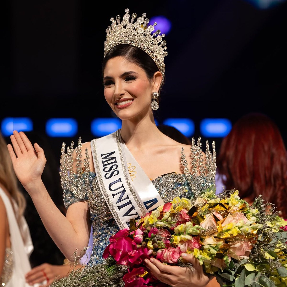 AgosSalazar06's tweet photo. Es por acá okay.... #MissUniverse https://t.co/Ngy1FVwdAG
