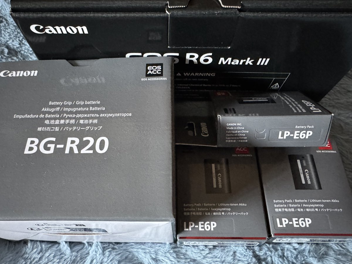 osakabuffaloes's tweet image. EOS R6 Mark III発売日当日に届きました😊

アクセサリー類とCFexpress Type Bのカード類も合わせると50万超えました😅

#canon 
#eosr6mark3