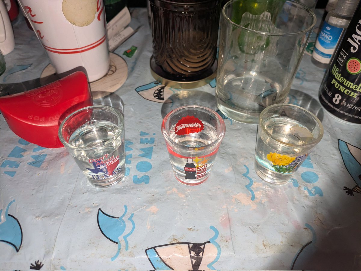 o5hjt_The_Ninja's tweet image. #SpursNation I&apos;m already buzzed and I said if Fox hit one more bucket - for my parlay - I&apos;d do three consecutive shots; I&apos;m in the green now so Cleveland, this is for you.
#shoutout DJG.