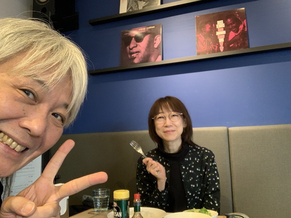 KunioOzeki's tweet photo. 昨日は #Amorosa の #犬塚彩子(Vo,Gt)さんとランチ♪
とはいえデートではなくw彩子さんのファンから紹介して頂いた #ライブが出来る店 の下見!さぁ…どーなることやら…w
それはさておき!Amorosa結成から6年半!こんな時間を過ごすのは初めて!目標やファンへの想いを語るイイ時間になった!良き☆ https://t.co/xbudd0wiP4
