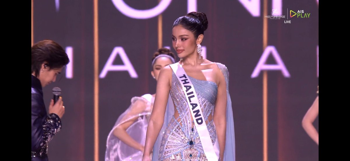 Giftynatty26's tweet photo. กริ๊ด #JeffSatur เสียงสูงปริ๊ด เวทีอลัง นักร้องอลัง  วีนาสวยมาก  #MissUniverse2025 https://t.co/gJzuZn3rgy