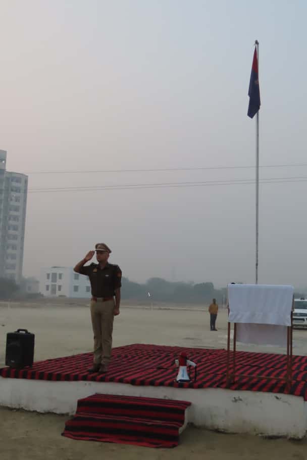 aligarhpolice's tweet image. #Aligarh । #AligarhPolice
#SSP_Aligarh द्वारा नवीन रिजर्व पुलिस लाईन छेरत में शुक्रवार परेड का किया निरीक्षण~

पुलिस कर्मियों को बेहतर टर्नआउट एवं अनुशासन में रहने हेतु किया निर्देशित

&quot;पीआरवी वाहनों व दंगा नियत्रंण उपकरणों का निरीक्षण कर उनके उचित रखरखाव व सदैव क्रियाशील दशा में…