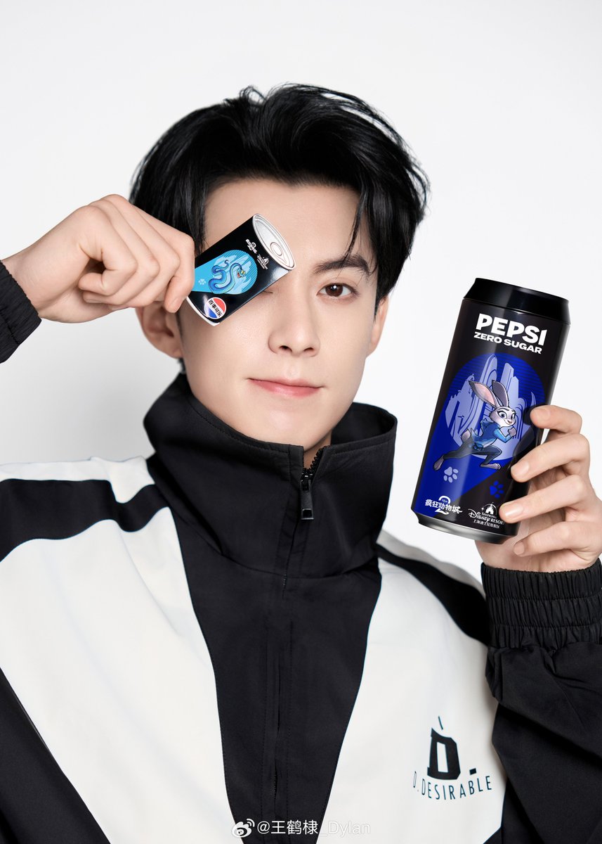 WangHediFolder's tweet image. 251121 #Pepsi brand ambassador #DylanWang shared this promo for the #Zootopia2 movie-themed Pepsi Zero Sugar collectible can series. 🐰🦊 2/2

#WangHedi
