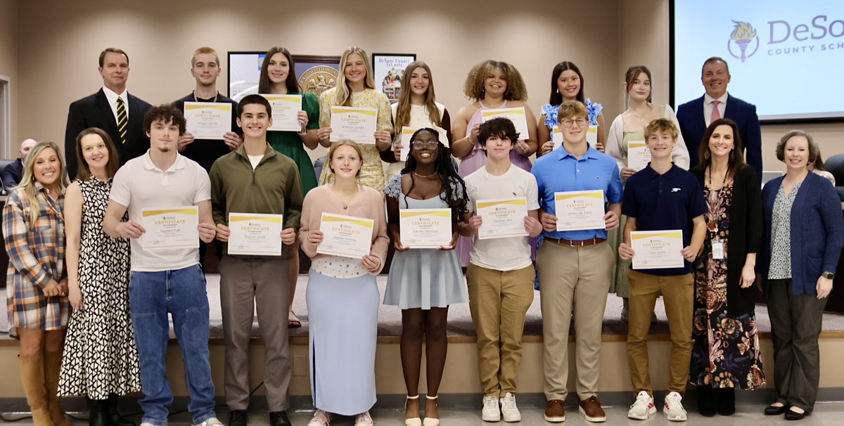 DCSeNews's tweet image. Congratulations to the National Merit Semifinalists from Lewisburg High School and Hernando High School! We are incredibly proud of you! @perkins_kris_  @_duanecase  #TeamDCS #BeTheStandard