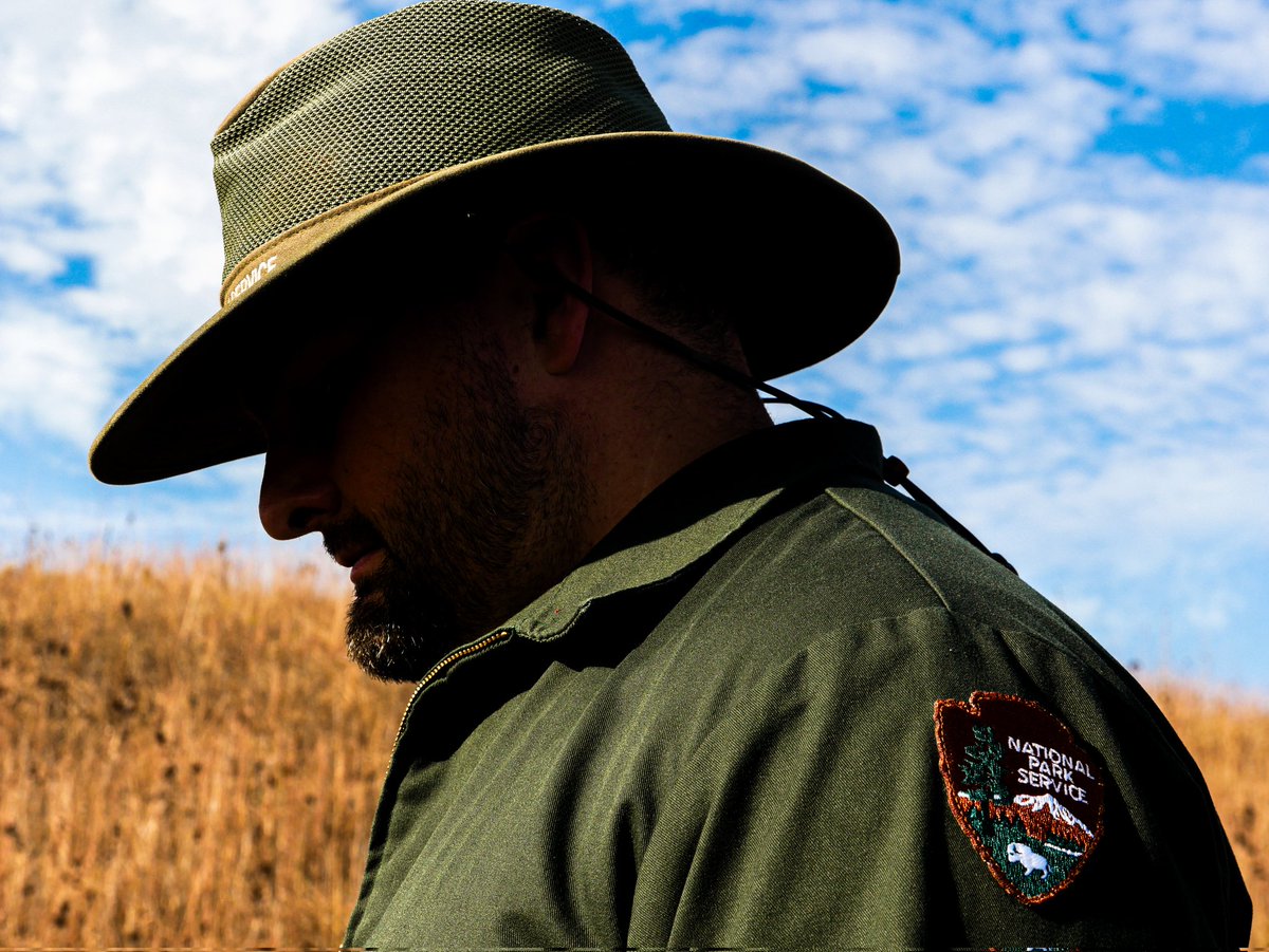 FreeStateWill's tweet image. What if I told you that a former WG-04 park service laborer has publicly identified more undercovers from January 6 than everyone President Trump has appointed to the intel agencies COMBINED.