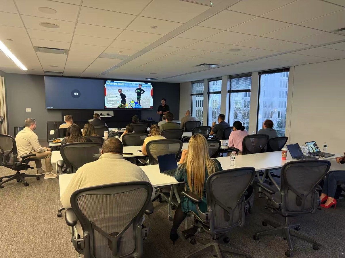 InHandNetworks's tweet image. Great Lunch &amp;amp; Learn in Chicago with the @VerizonBusiness team! 🌆

Big thanks to Michael Harper &amp;amp; Rykden Tech for hosting and driving great conversations.

Excited to keep building stronger connectivity solutions!

#InHandNetworks #VerizonBusiness #Chicago #LunchAndLearn
