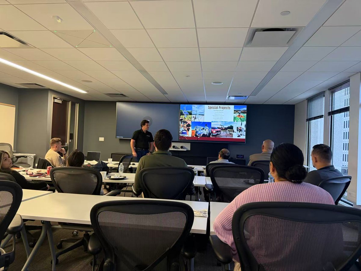 InHandNetworks's tweet image. Great Lunch &amp;amp; Learn in Chicago with the @VerizonBusiness team! 🌆

Big thanks to Michael Harper &amp;amp; Rykden Tech for hosting and driving great conversations.

Excited to keep building stronger connectivity solutions!

#InHandNetworks #VerizonBusiness #Chicago #LunchAndLearn