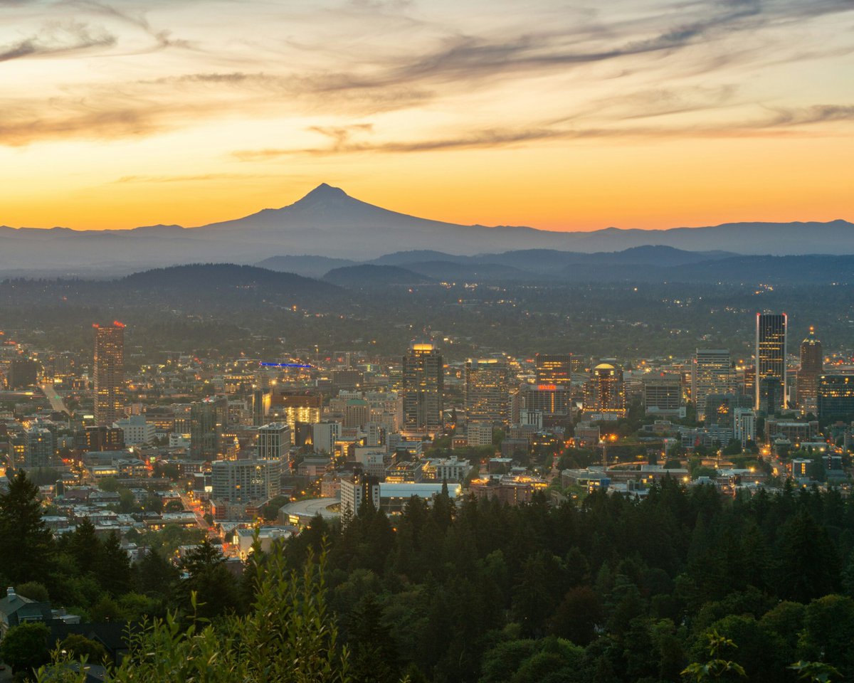 DISTRIBUTECH's tweet image. [Energy Business News] Oregon Gov. orders state agencies to move faster on clean energy projects, electrification ow.ly/jGEQ106qv4s #factorthis #Business #News #PolicyRegulation #Solar #WindPower #Renewables