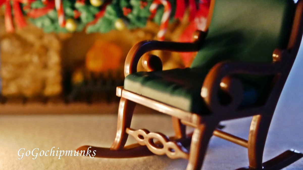 クリスマスといえばこれ♪と思うものがほとんど入っている🎅🎄サンタクロースがリストを読んでクリスマスの準備をするところ。大きなトナカイのソリにプレゼントを入れたり🎁暖炉のそばに靴下を吊るすシーンができる🧦

#サンタさんのおうち　#ぷちサンプル
kawaiimono.hatenablog.com/entry/santacla…