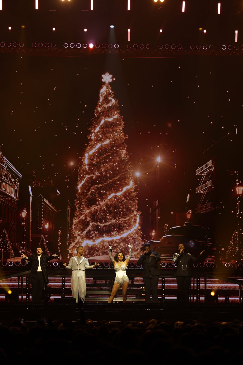 It may not even be Thanksgiving yet, but tonight felt like Christmas in Saint Paul with <a href="/PTXofficial/">Pentatonix</a> 🤩 

📸: <a href="/joelemke/">Joe Lemke</a>