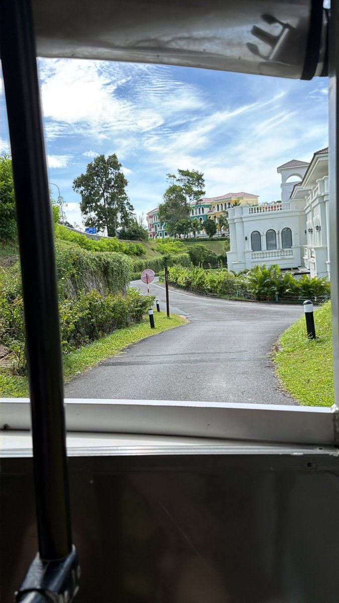 Been on vacation since late October and yall just effortlessly make sure prices stay going down 

Price will go back up when I’m off vacation made