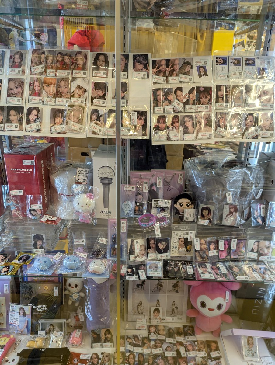 福岡店2階オープンしてます❣️ 12時～20時までの営業です✨ K-POPは2