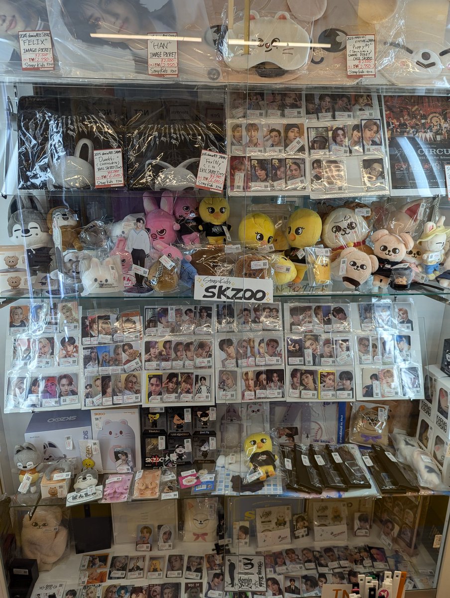 色んなK-popアイドルグッズ 会場限定の“BTS”アイテムも登場！ 大阪