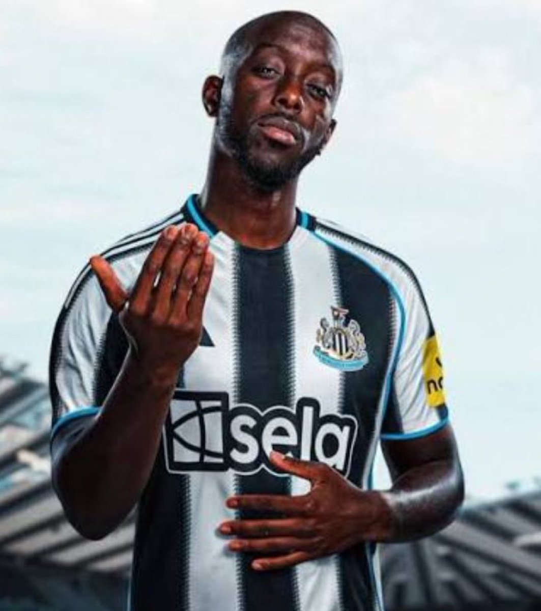 🚨🚨 YOANE WISSA SERA FORFAIT POUR AU MOINS JUSQU’À DÉCEMBRE ! 😳

Il ne jouera PAS contre Manchester City, ni contre Marseille ou encore Everton ! ❌

Newcastle ne veut pas précipiter son retour, donc PAS DE prise de risques sur son genou. 🤔

🗞️- <a href="/CraigHope_DM/">Craig Hope</a> #NUFC