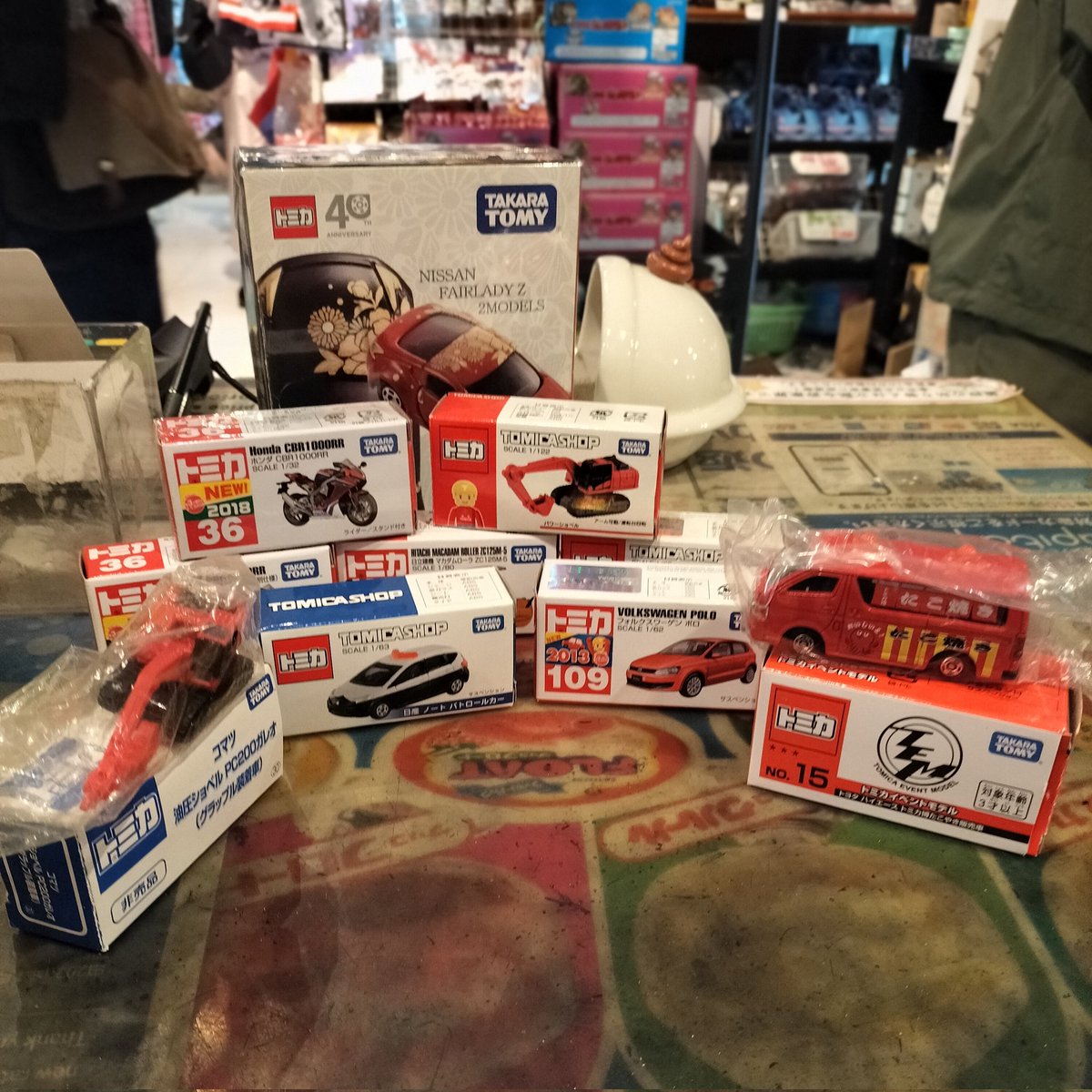 おはようございます。 車はもちろんバイクやシャベルのトミカをお持ち