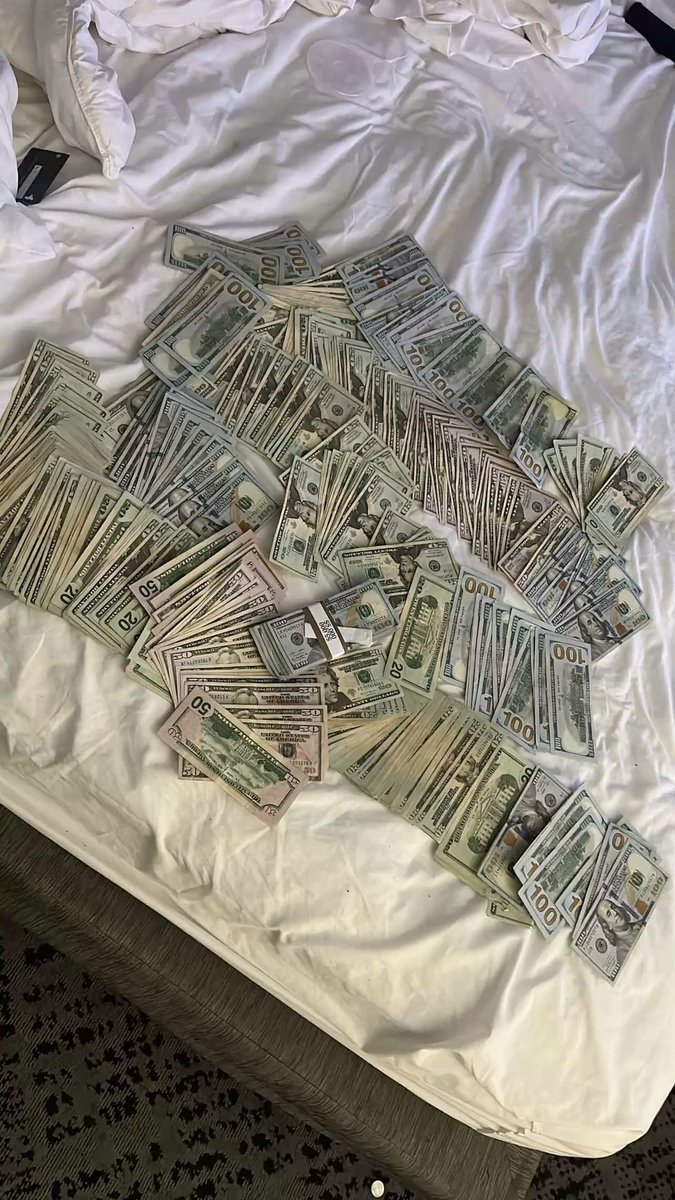 giftlovej's tweet image. 